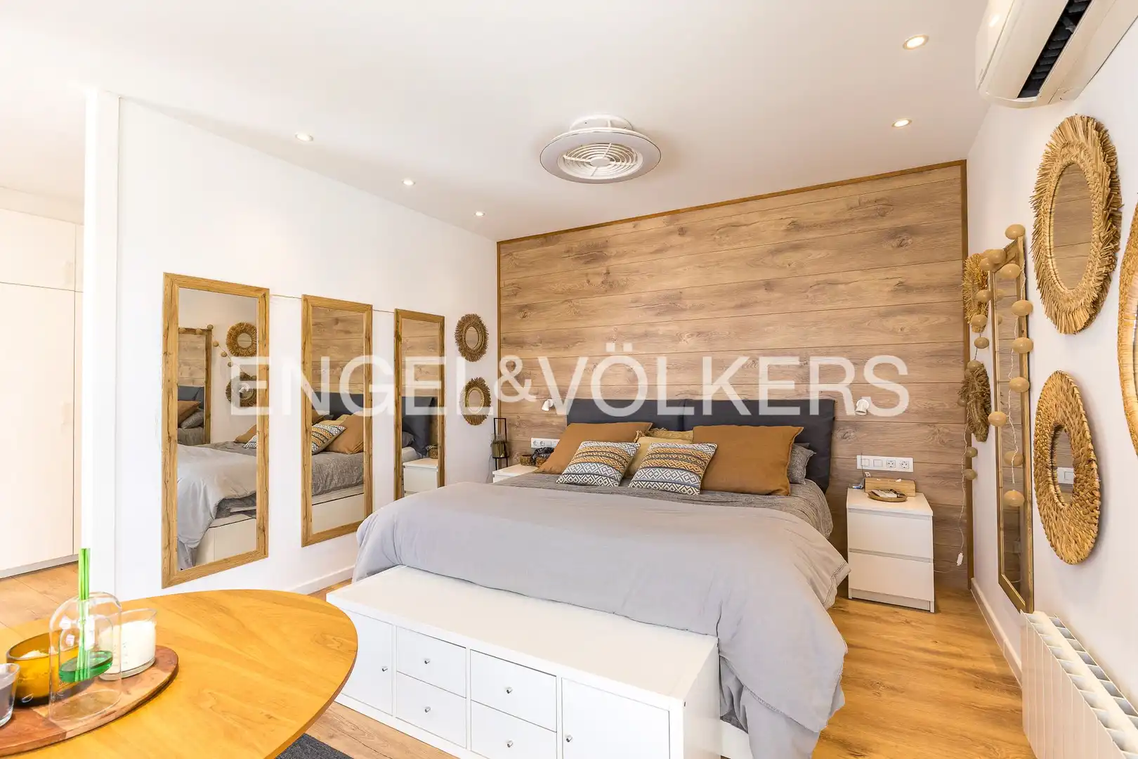 Habitación de Casa o chalet en venta en Vilanova i la Geltrú con Aire acondicionado, Calefacción y Jardín privado