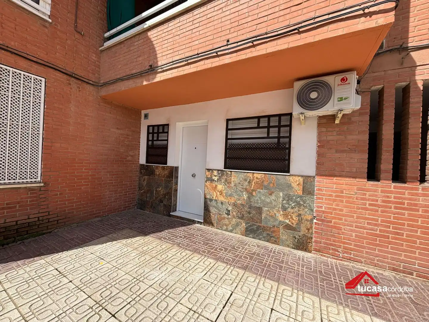 Exterior view of Commercial properties for sale in Córdoba  with Air Conditioner