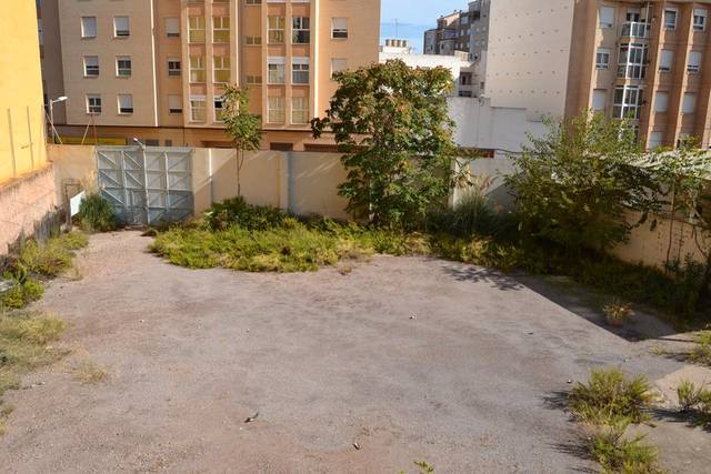 Terreno residencial en Venta en Avinguda de València en Ensanche - Parque Santa Rosa