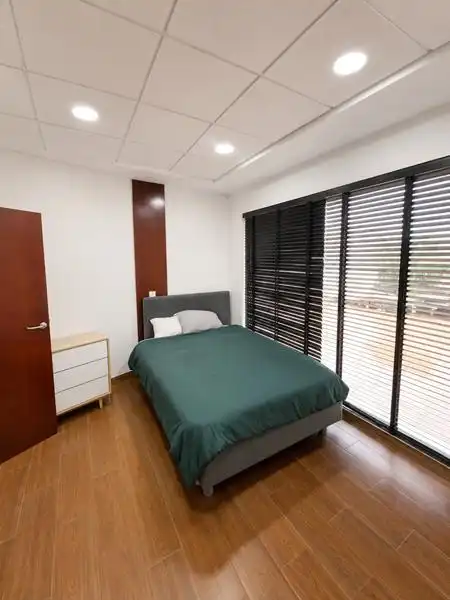 Schlafzimmer von Geschaftsraum zum Verkauf in Estepona mit Klimaanlage, Heizung und Möbliert