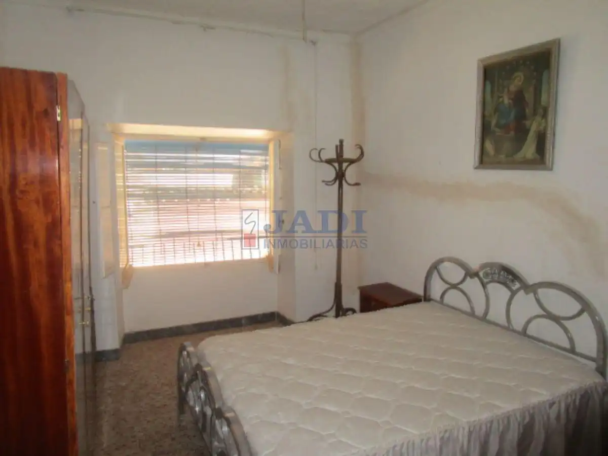 Habitación de Casa o chalet en venta en San Carlos del Valle con Terraza, Trastero y Amueblado
