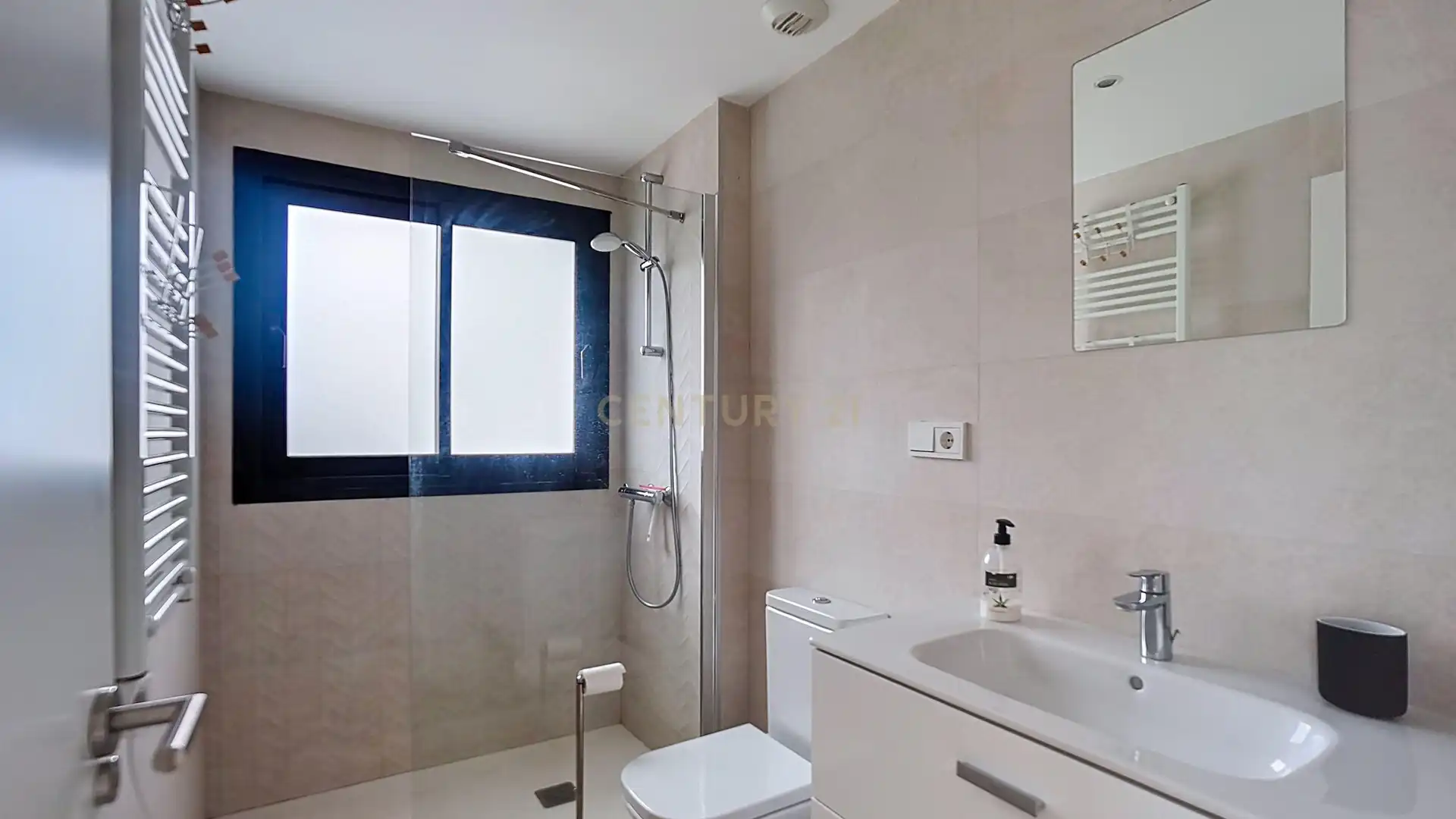 Baño de Casa adosada de alquiler en Fuengirola con Aire acondicionado, Trastero y Horno