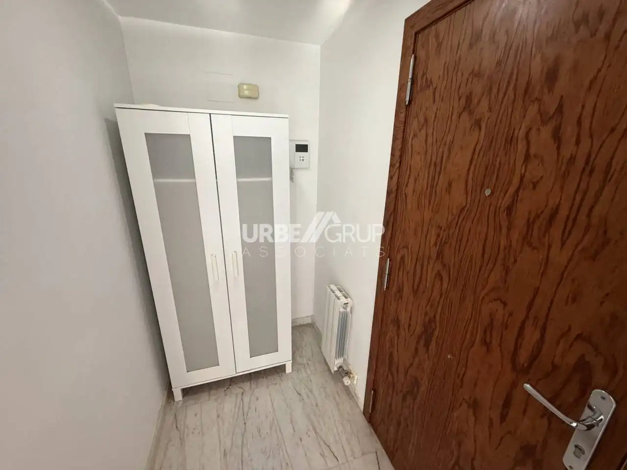 Flat for rent in Calle CISTERNA, Barri del Centre