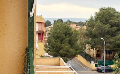 Vista exterior de Estudi en venda en Mont-roig del Camp amb Aire condicionat, Terrassa i Piscina comunitària