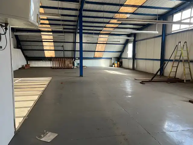 Fabrikhallen zur Miete in Camargo