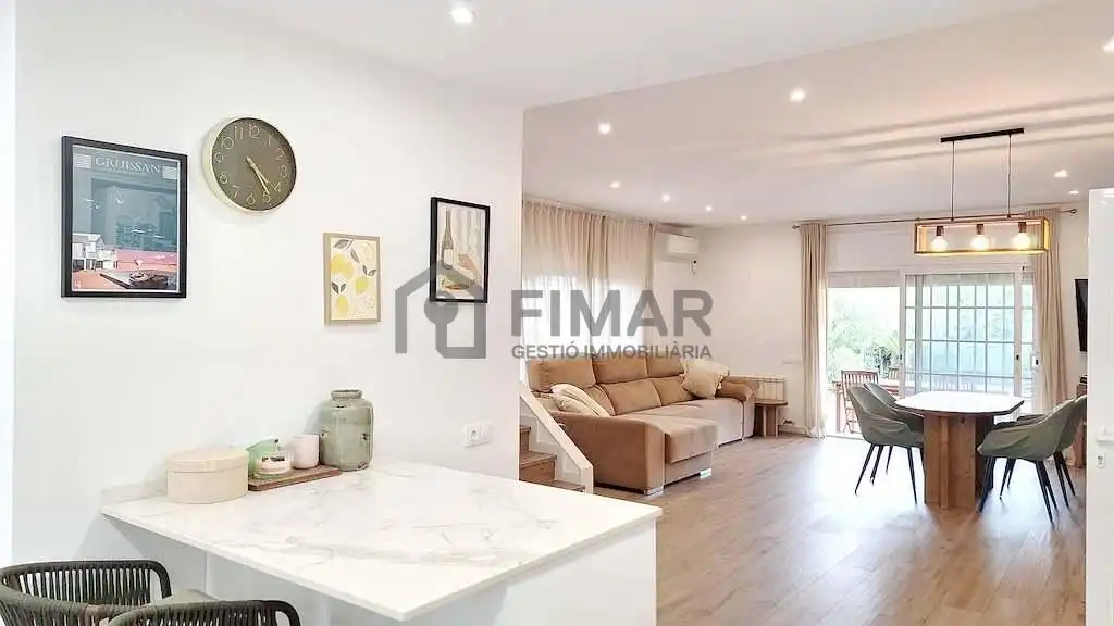 Sala de estar de Casa o chalet en venta en Vilassar de Dalt con Aire acondicionado, Calefacción y Jardín privado
