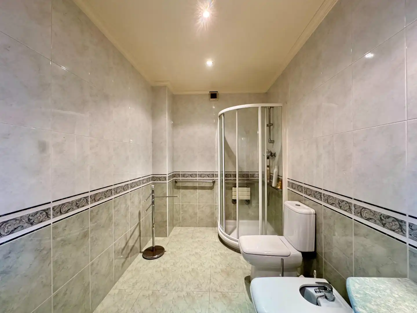 Badezimmer von Haus oder Chalet zum Verkauf in Redondela mit Heizung, Privatgarten und Parkett
