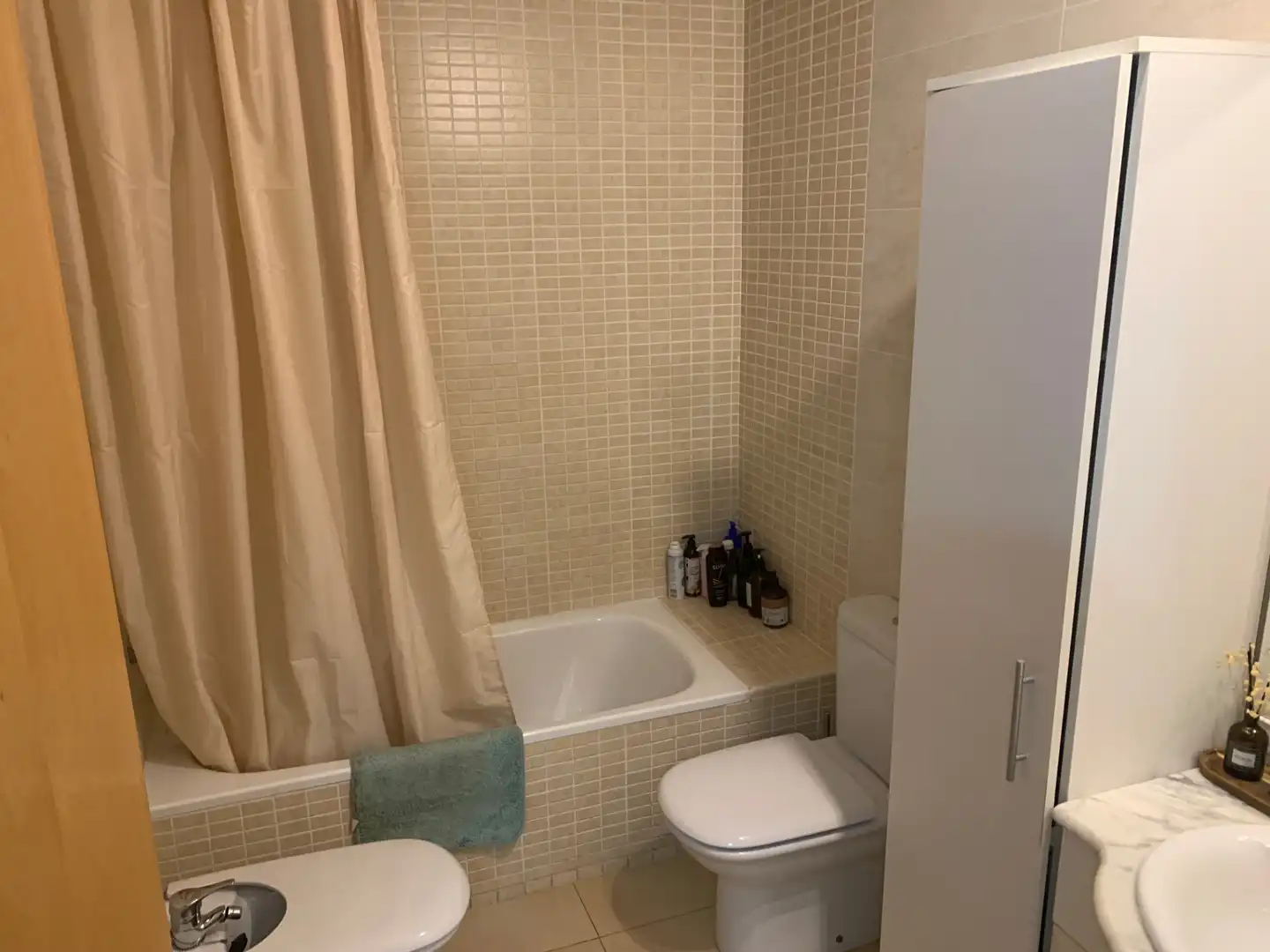 Baño de Apartamento en venta en Roda de Berà con Aire acondicionado, Calefacción y Terraza