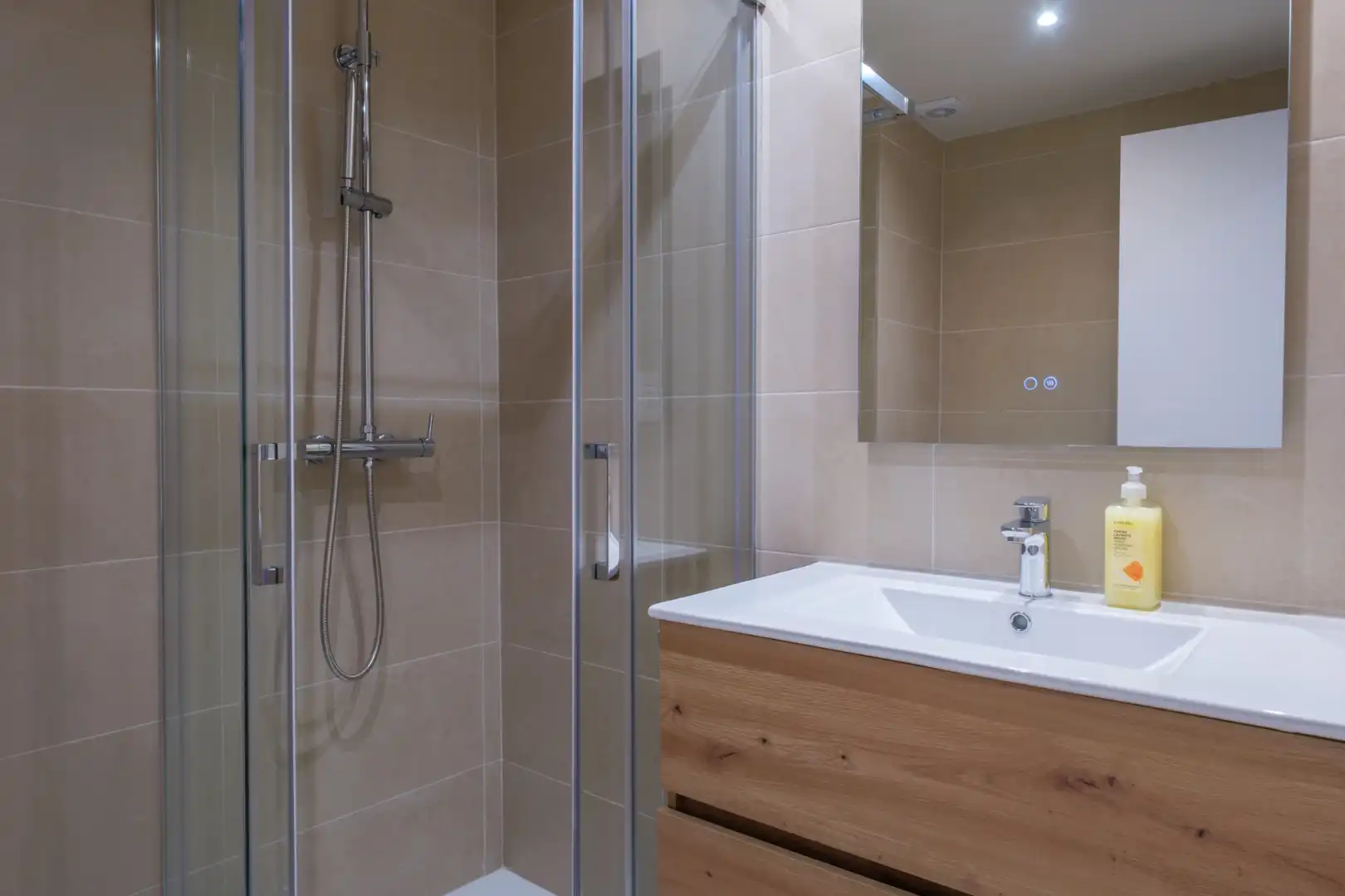 Bathroom of Flat for rent in Zaragoza  with Furnished and Internet