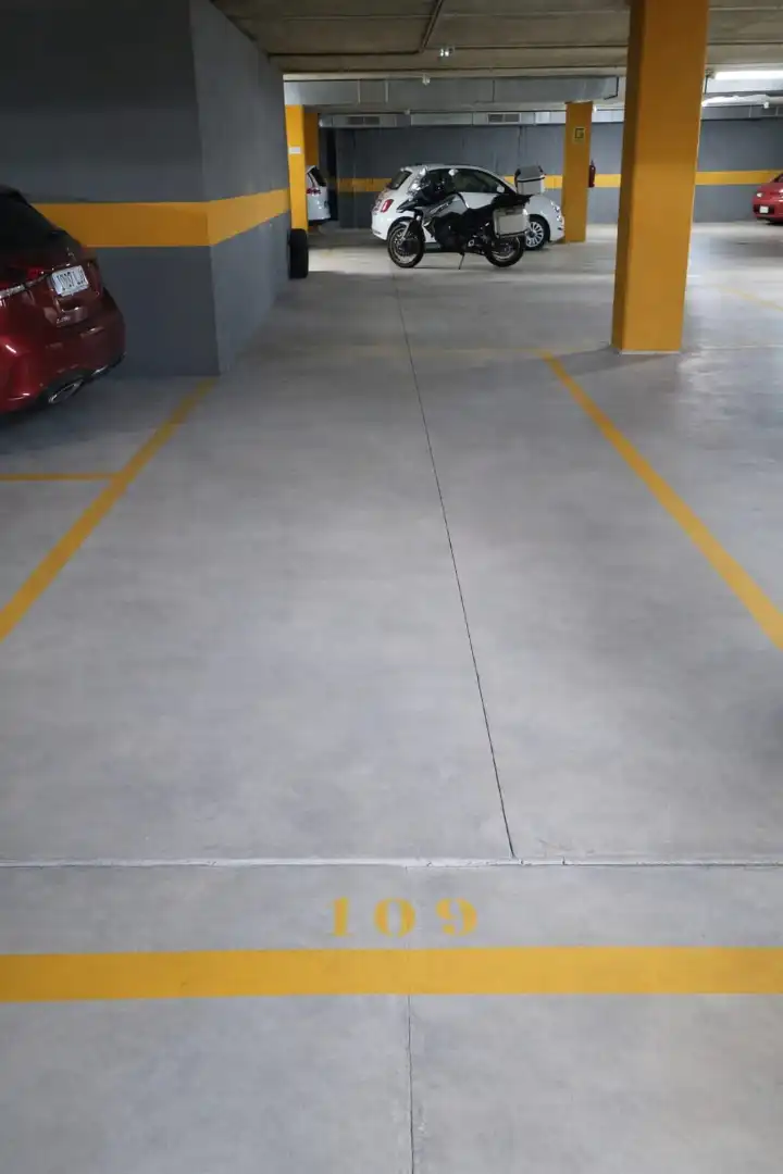 Parkplatz von Garage zur Miete in Terrassa
