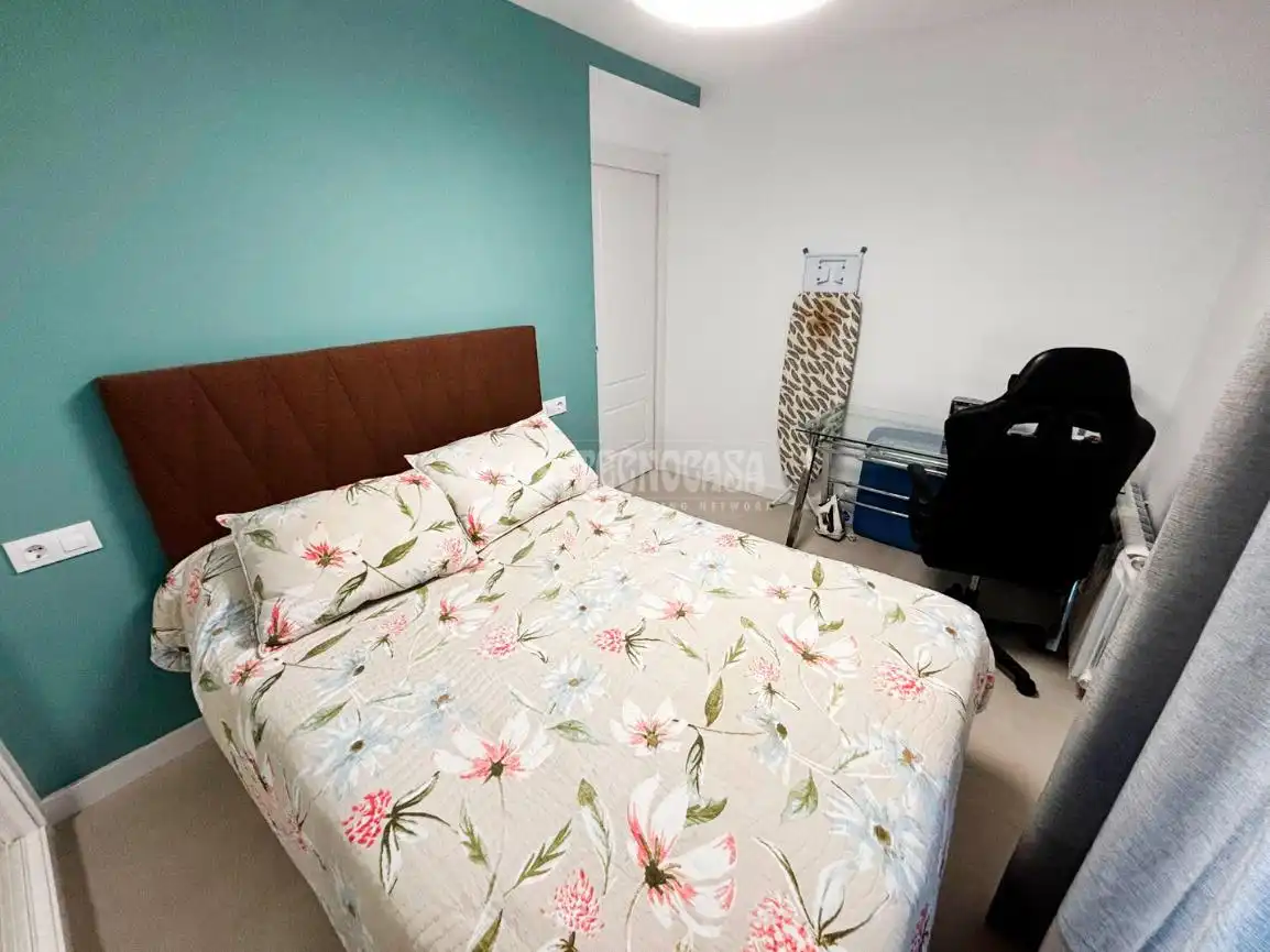 Bedroom of Flat for sale in Zaragoza  with Heating, Terrace and Furnished