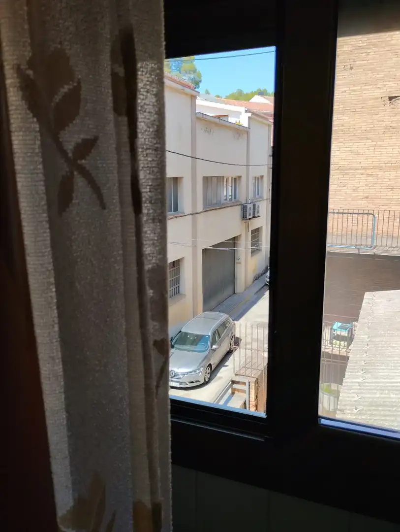 Vista exterior de Pis en venda en Manresa amb Calefacció i Moblat