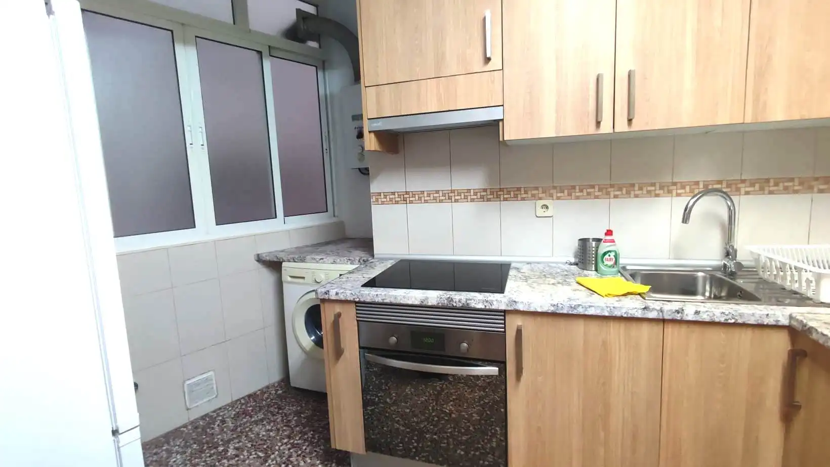 Cuina de Pis de lloguer en Cartagena amb Moblat, Forn i Rentadora