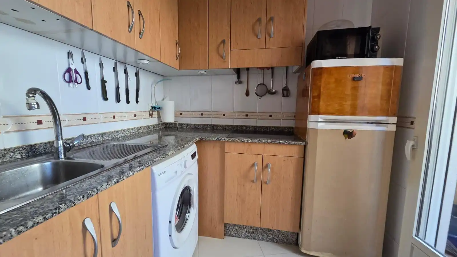 Cuina de Apartament en venda en Torrevieja amb Terrassa, Moblat i Balcó