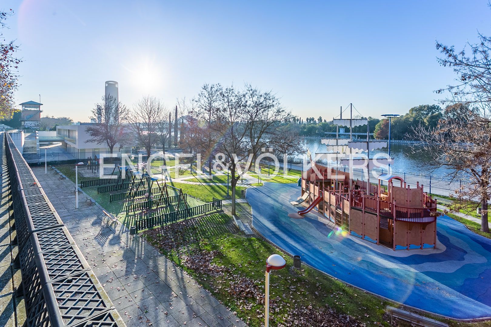 Vista exterior de Apartament en venda en  Sevilla Capital amb Calefacció i Balcó