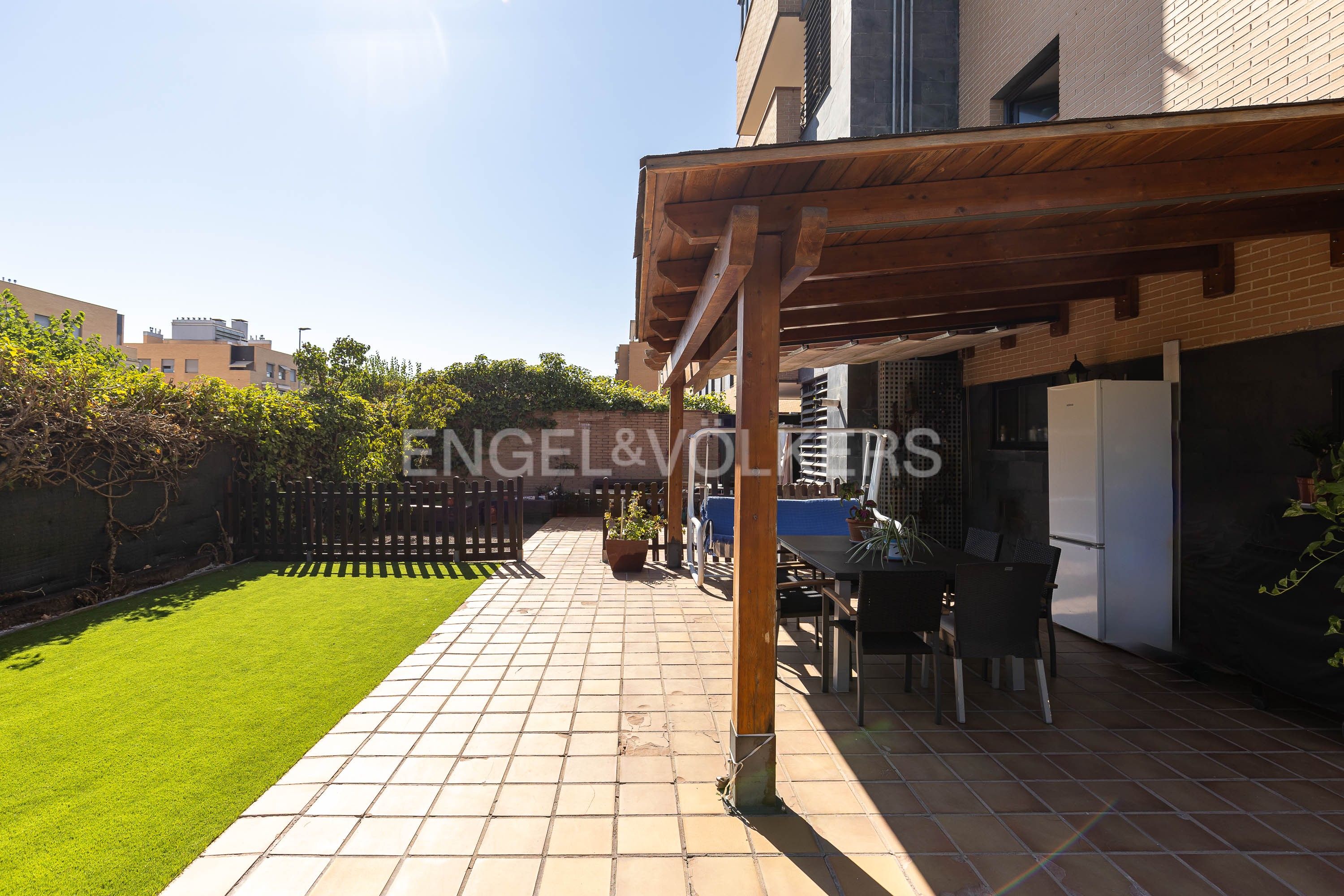 Terrassa de Apartament en venda en San Sebastián de los Reyes amb Aire condicionat, Calefacció i Jardí privat