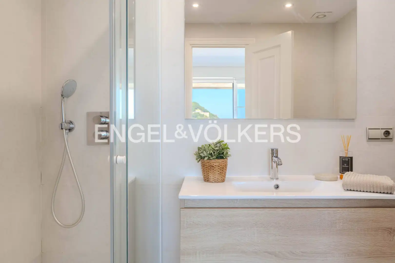 Baño de Piso en venta en Donostia - San Sebastián  con Calefacción, Parquet y Terraza