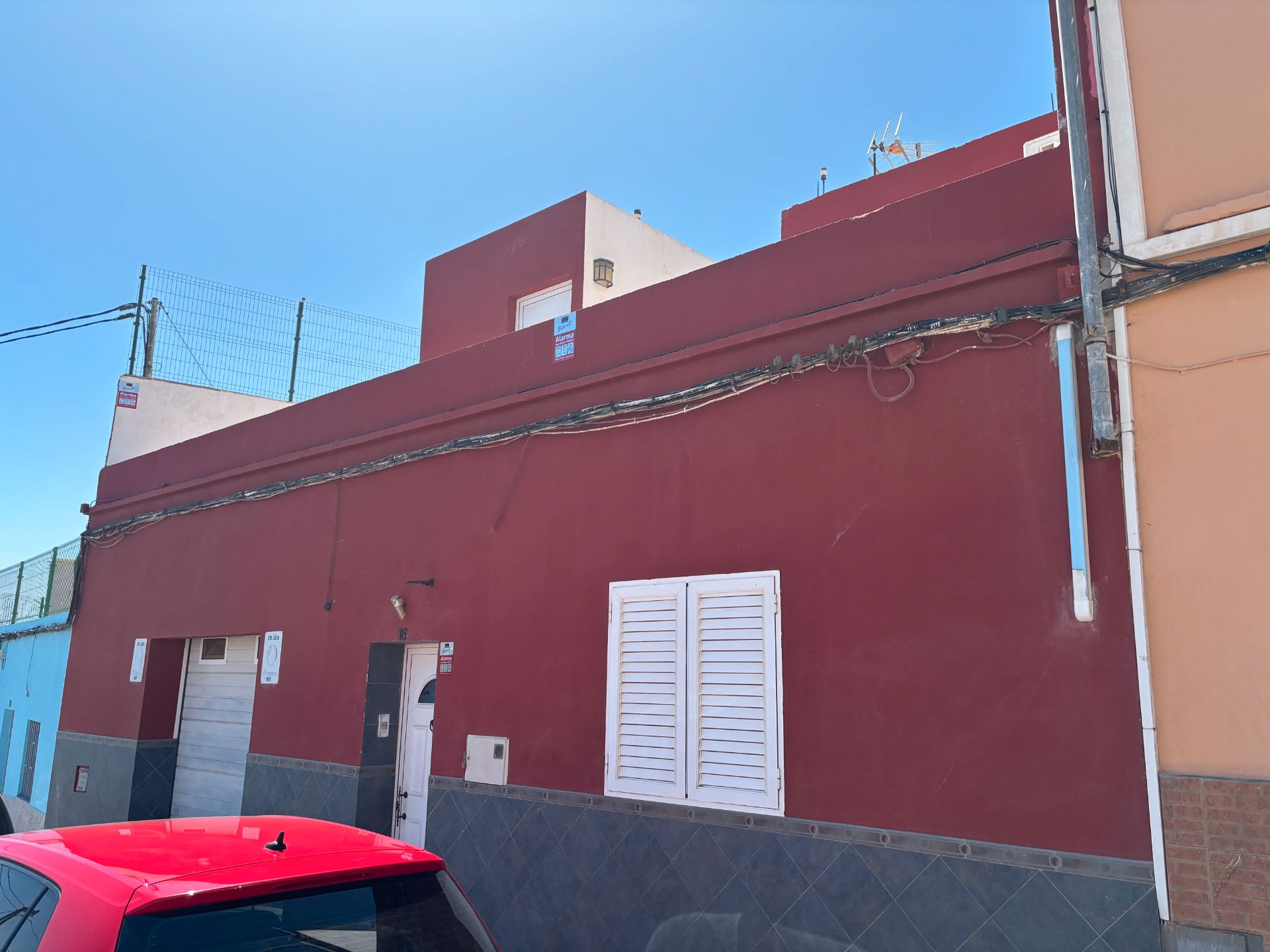 Vista exterior de Casa o xalet en venda en Santa Lucía de Tirajana amb Aire condicionat i Terrassa