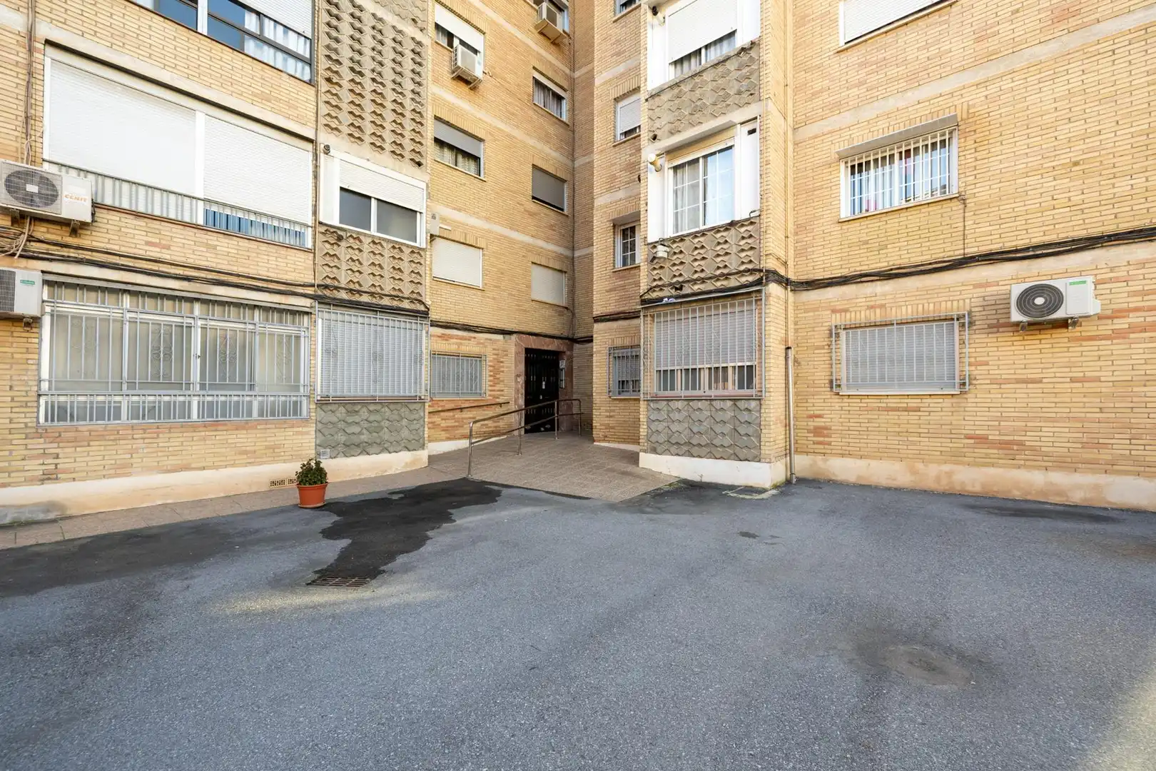 Vista exterior de Planta baja en venta en Granada