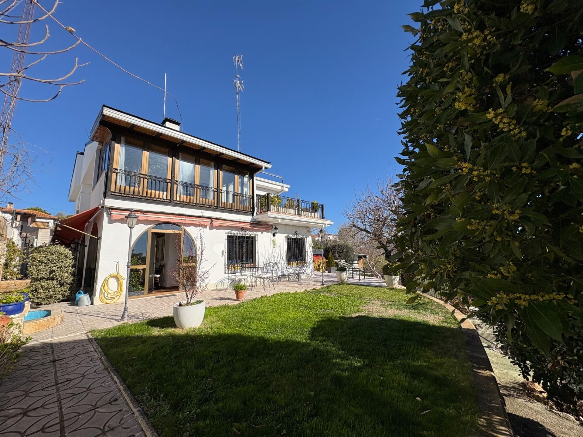 Jardí de Casa o xalet en venda en Corpa amb Aire condicionat, Calefacció i Jardí privat