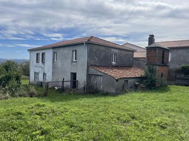 Casa rústica amb jardí en venda a Lugar Quinta 10