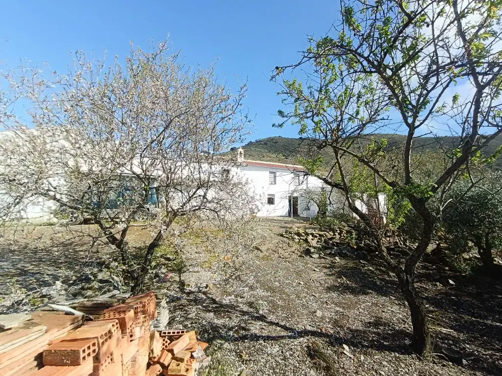 Außenansicht von Country house zum Verkauf in Casabermeja