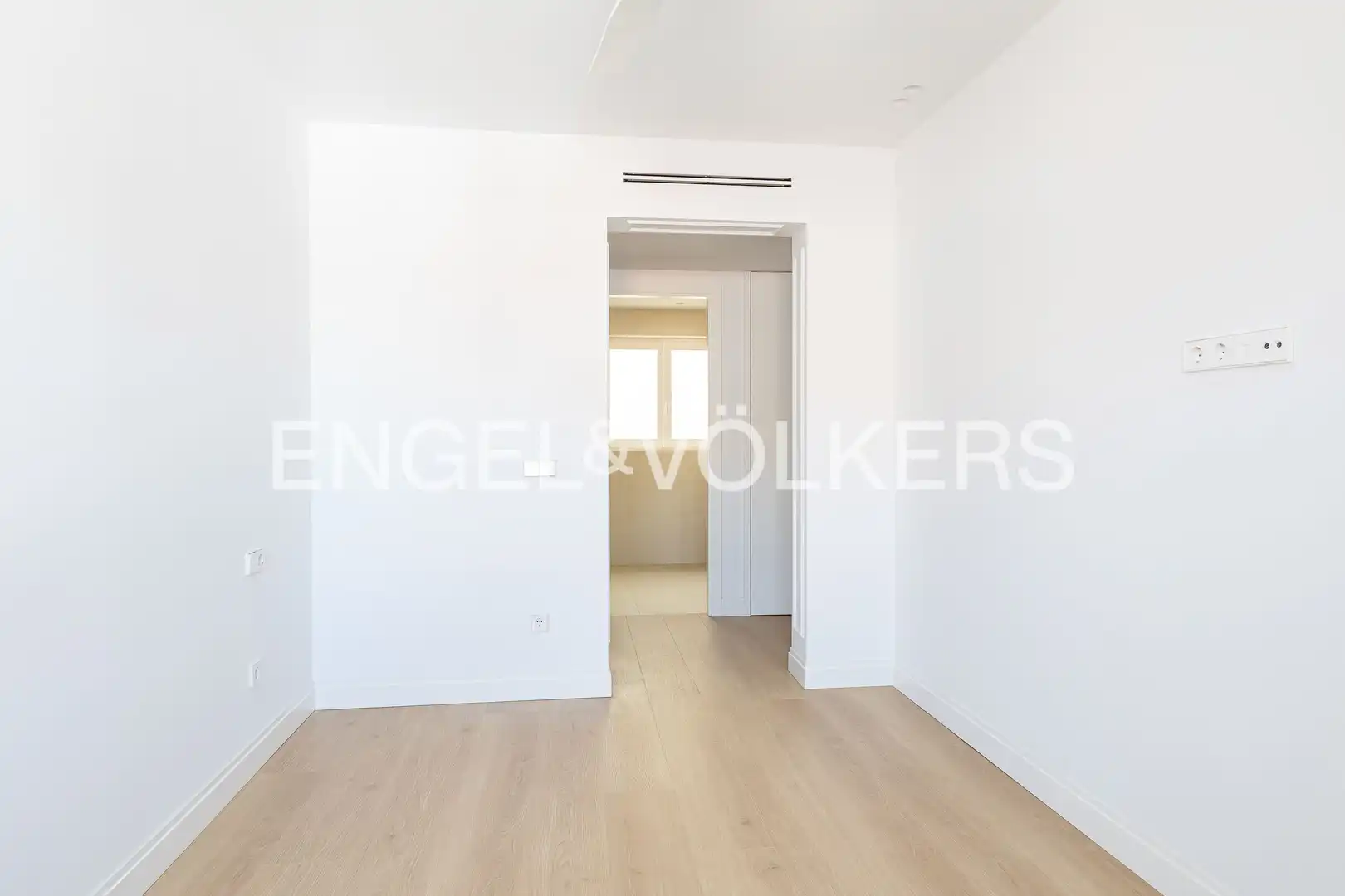 Bedroom of Flat for sale in Madrid  with Air Conditioner, Heating and Storage room