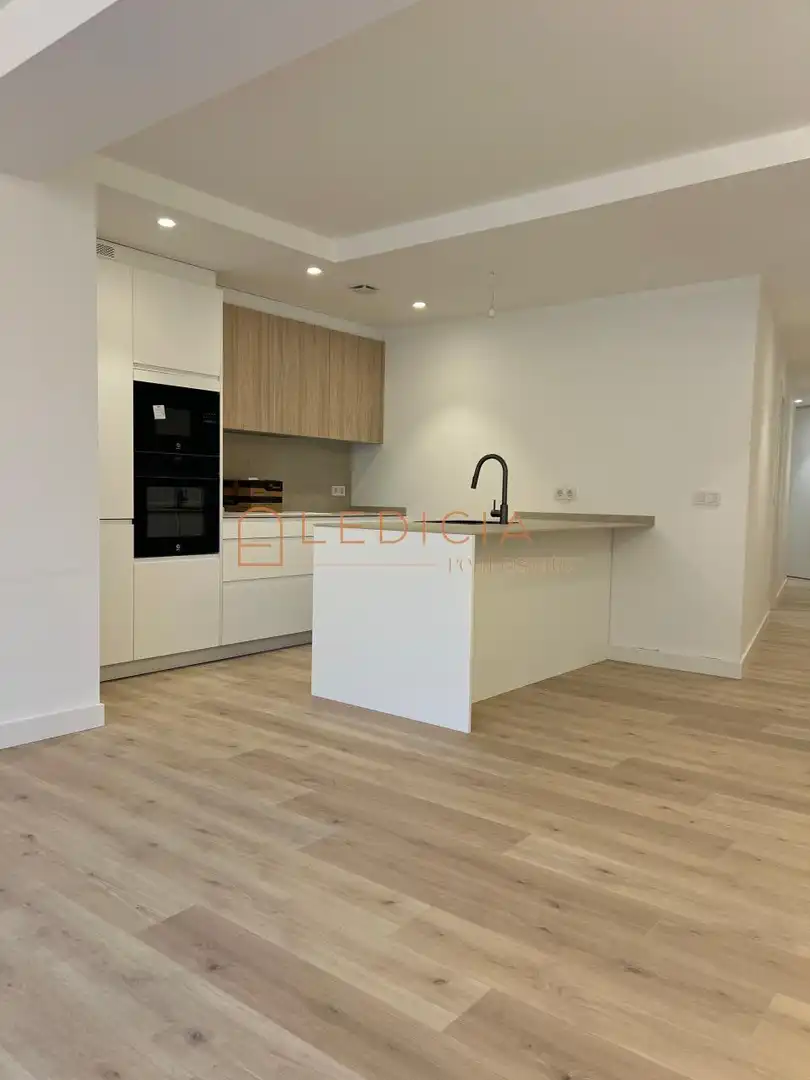 Flat with lift for sale in Sanjurjo Badía, imagen 4