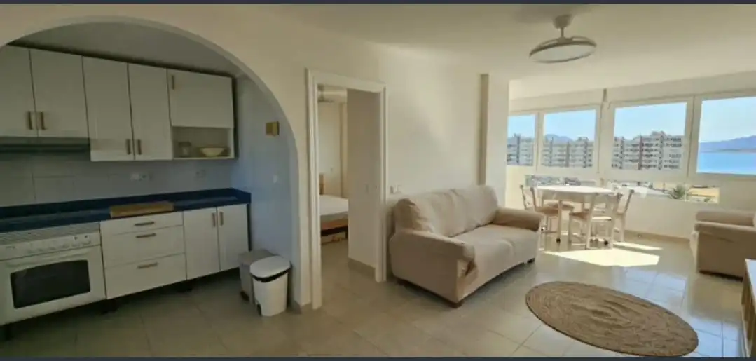 Sala de estar de Apartamento de alquiler en La Manga del Mar Menor con Calefacción, Piscina y Amueblado
