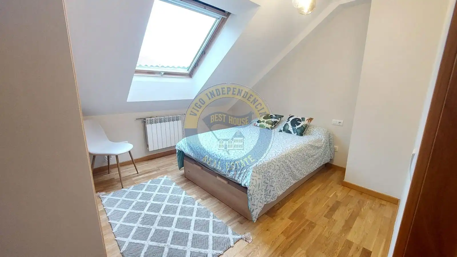 Habitación de Ático en venta en Vigo  con Calefacción, Parquet y Terraza