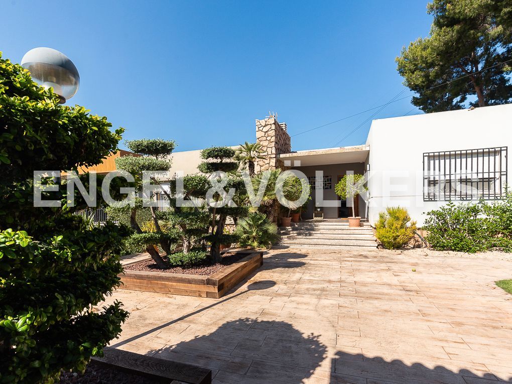 Exterior view of House or chalet for sale in Paterna  with Air Conditioner, Private garden and Terrace