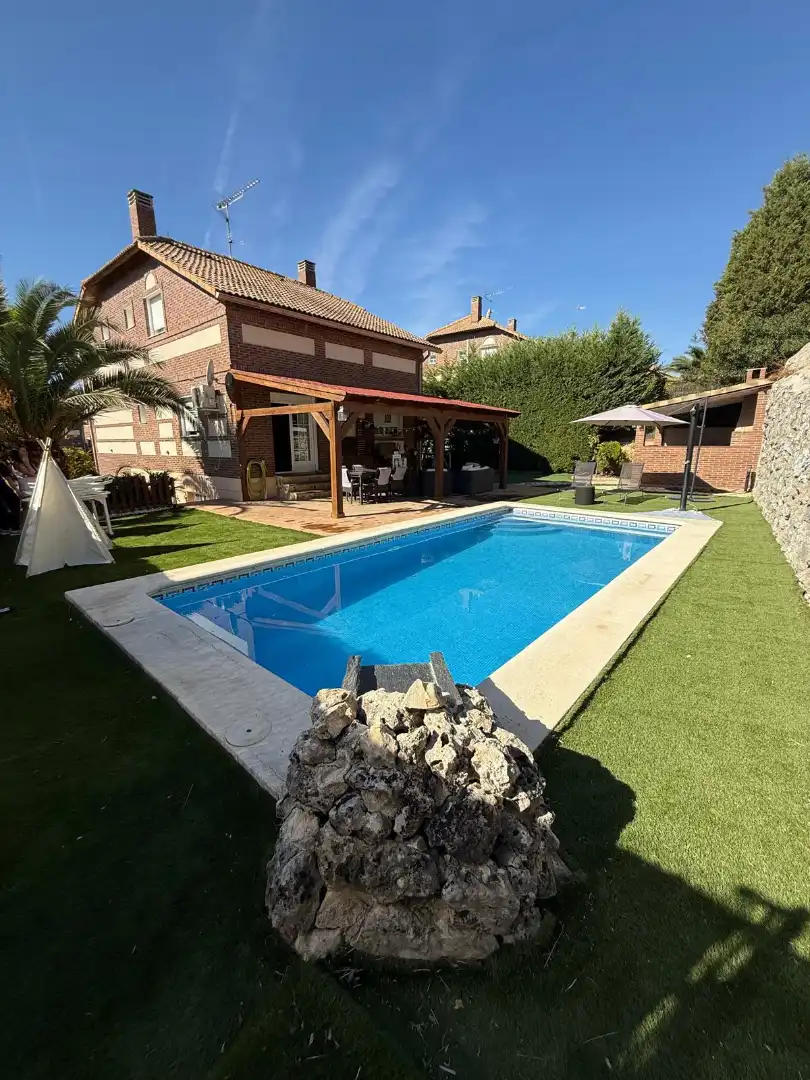 Swimming pool of Houses for sale in Seseña  with Air Conditioner, Heating and Private garden