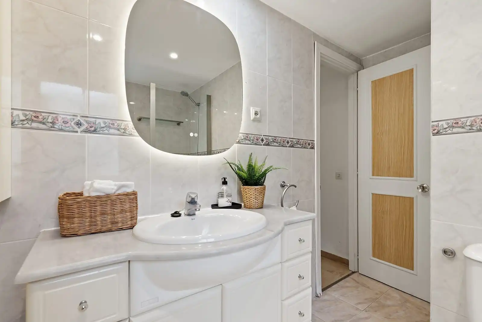 Baño de Apartamento de alquiler en Estepona con Terraza y Amueblado