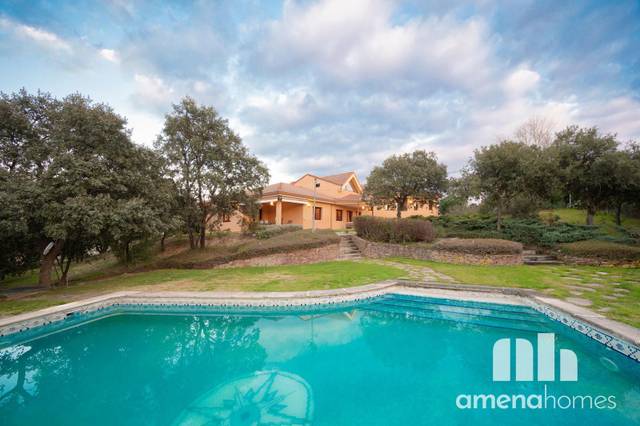 Casa-chalet en Venta en oso en Ciudalcampo