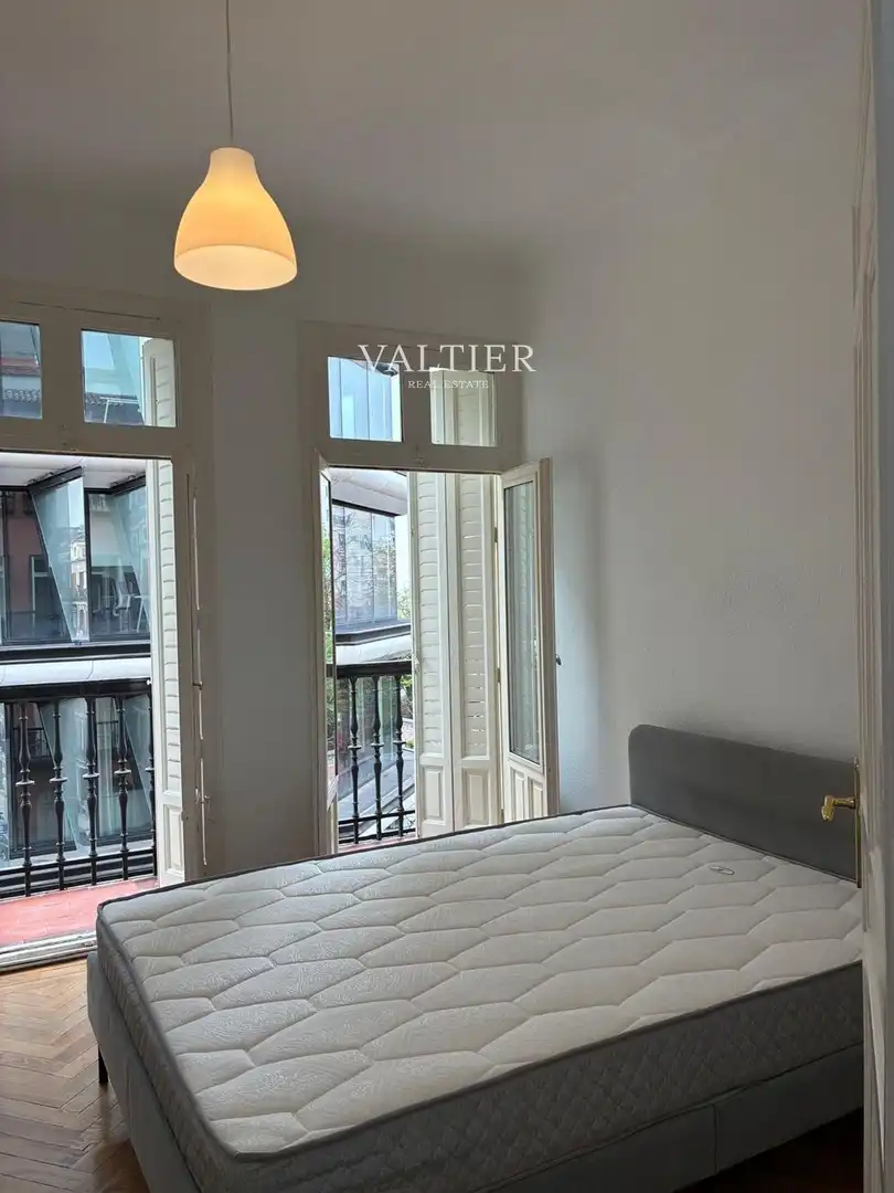 Habitación de Piso de alquiler en  Madrid Capital con Calefacción y Amueblado
