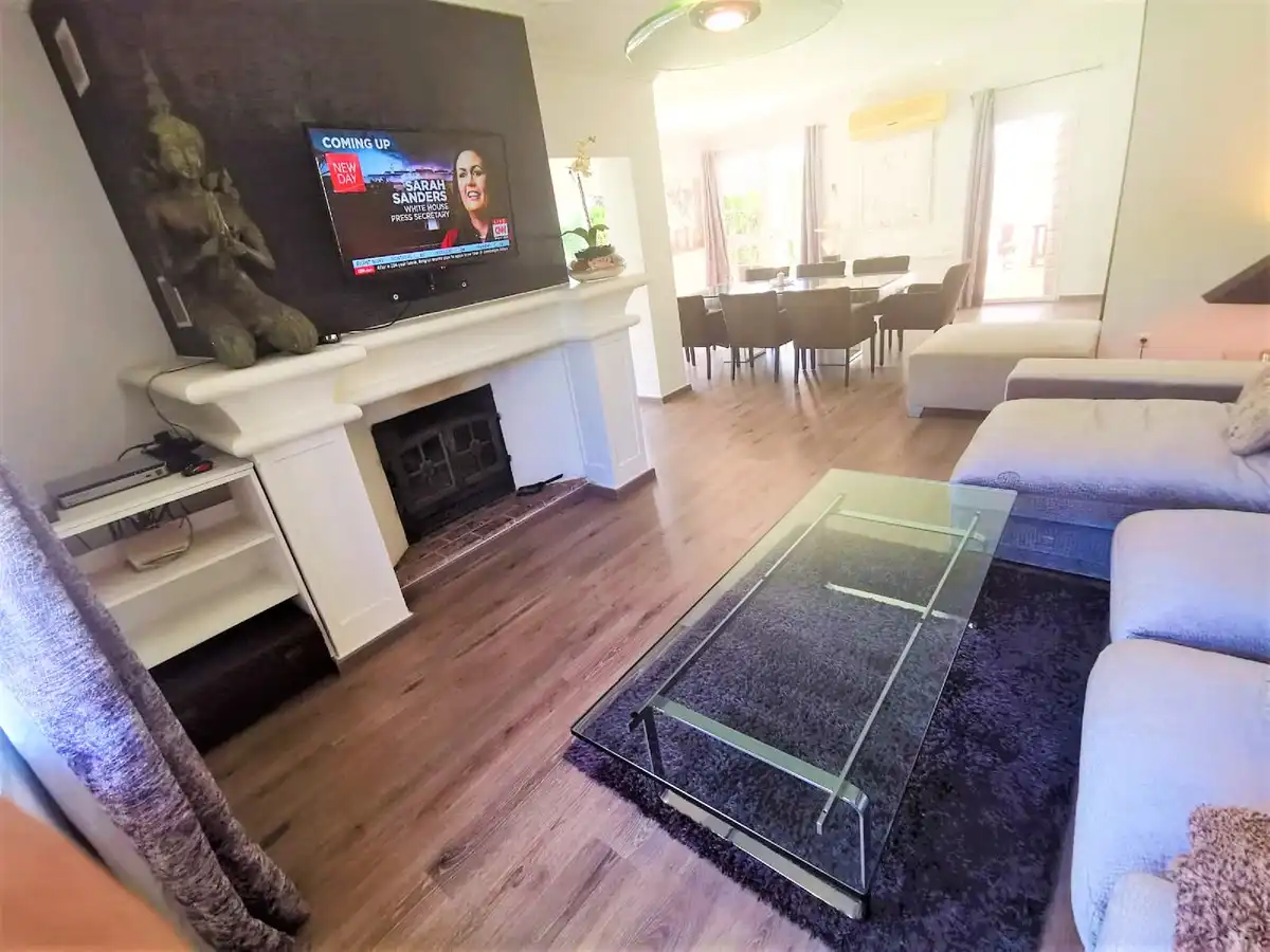 Sala d'estar de Casa o xalet de lloguer en Marbella amb Aire condicionat, Jardí privat i Terrassa