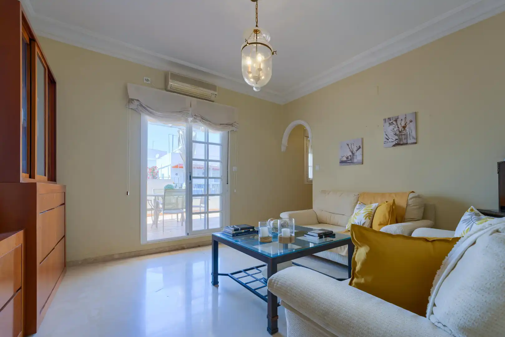 Sala de estar de Apartamento en venta en Sevilla con Alarma
