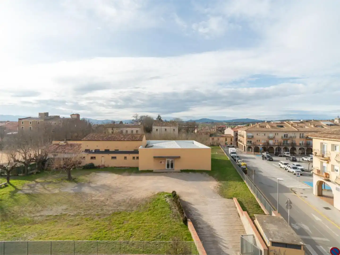 Vista exterior de Pis en venda en La Bisbal d'Empordà amb Aire condicionat i Balcó