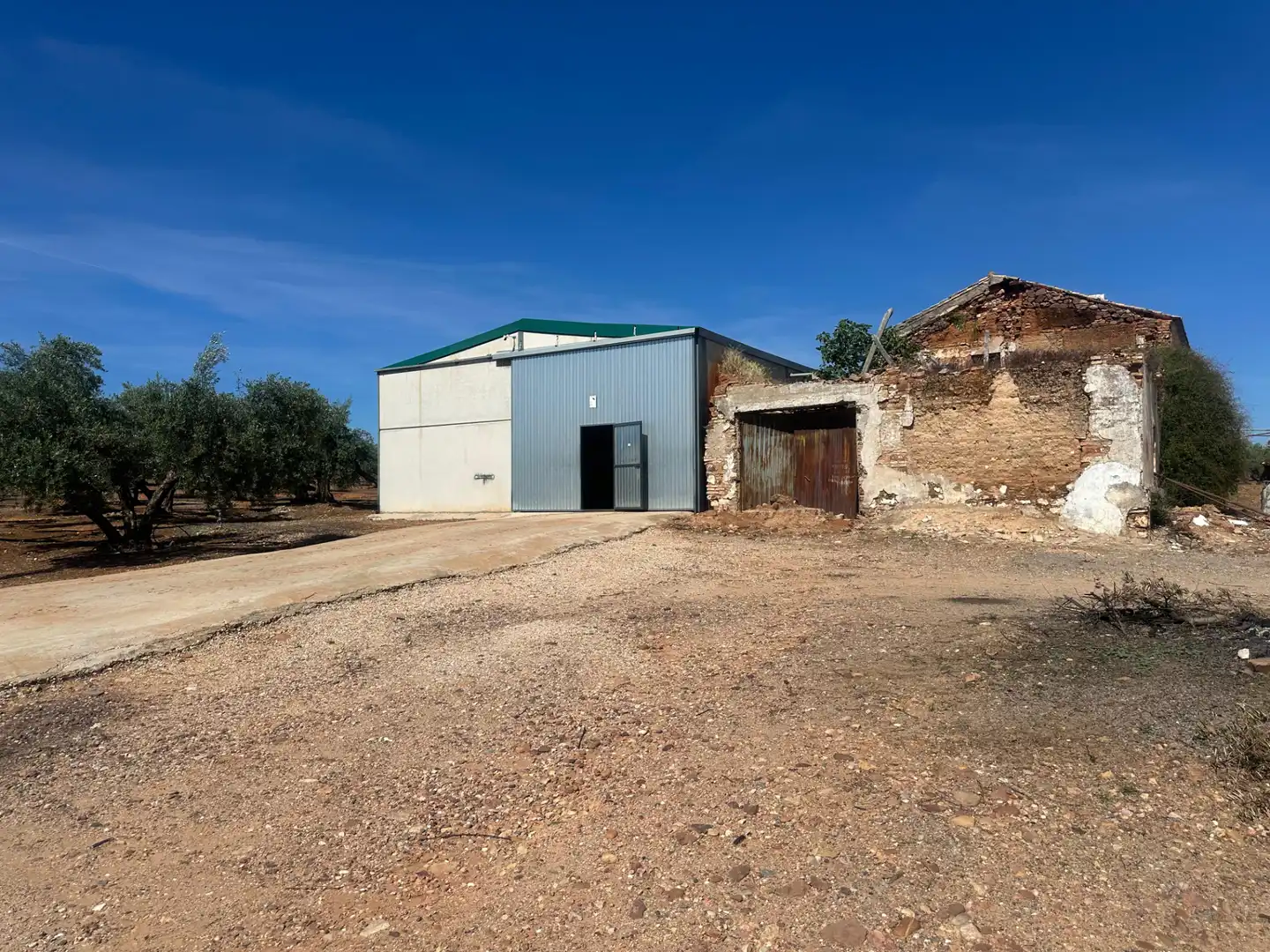 Exterior view of Land for sale in Villanueva de la Reina
