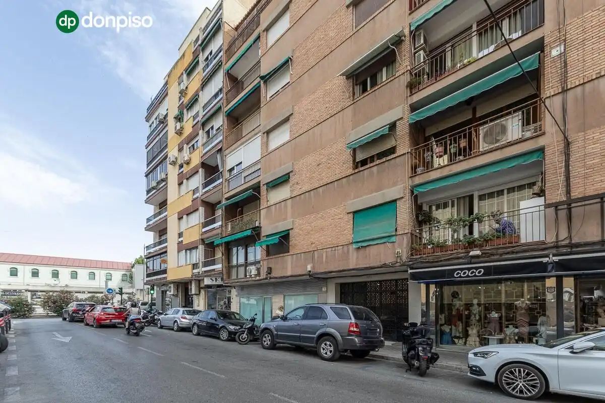 Außenansicht von Wohnung zum Verkauf in Granada mit Heizung und Terrasse