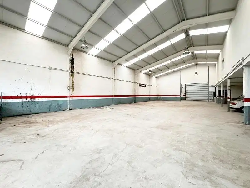 Industrial building for sale in Villares de la Reina, imagen 4