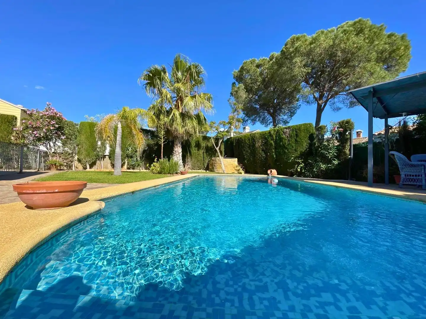 Schwimmbecken von Haus oder Chalet zum Verkauf in Aljaraque mit Klimaanlage, Heizung und Privatgarten