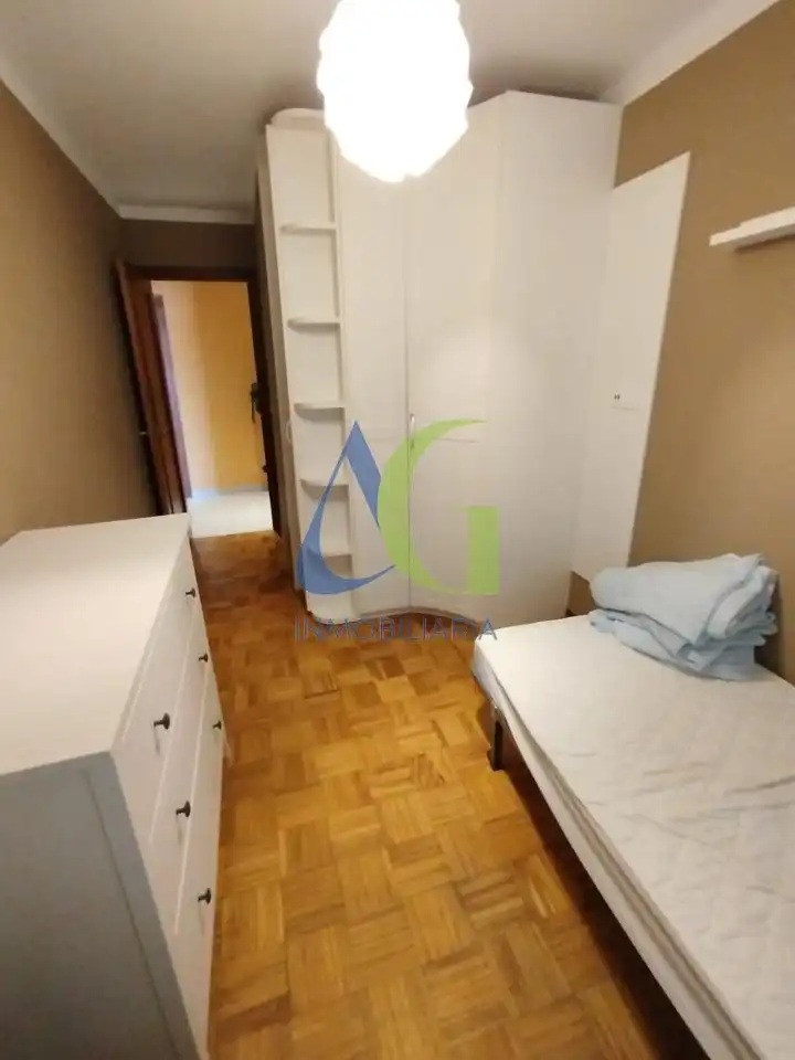 Dormitori de Pis en venda en Villaquilambre amb Calefacció, Parquet i Terrassa