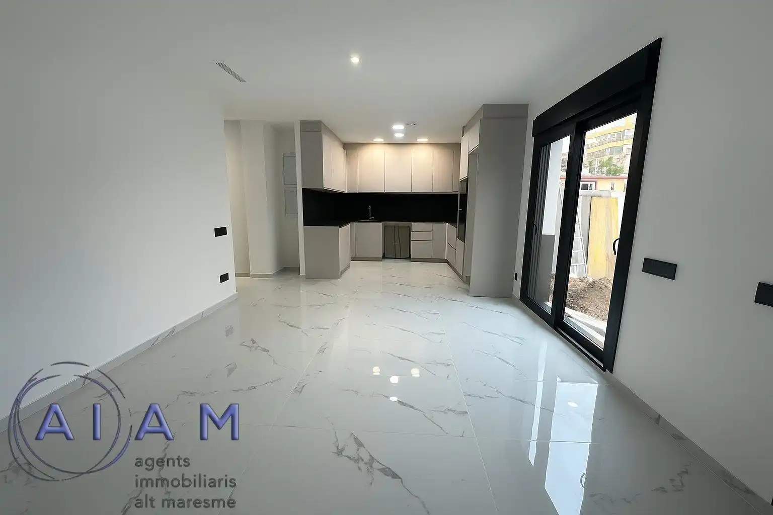 Flat with terrace for sale in Calle del Ponent, imagen 3