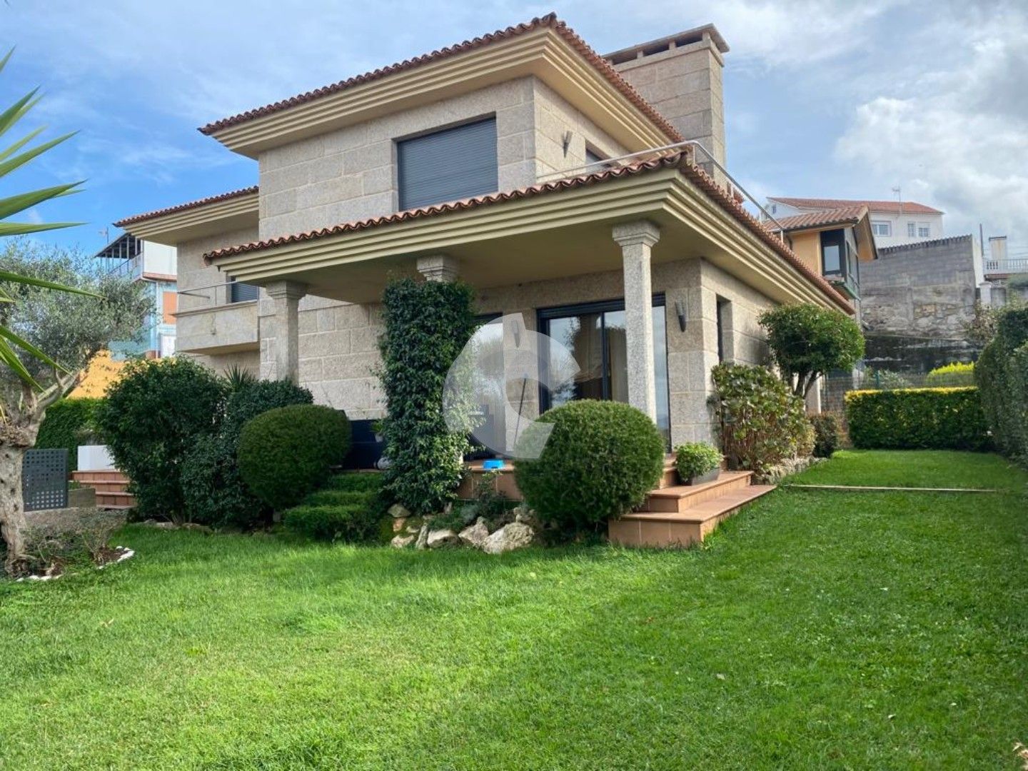 Vista exterior de Casa o xalet en venda en Vigo  amb Jardí privat