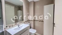 Bathroom of Flat to rent in  Madrid Capital  with Air Conditioner and Furnished