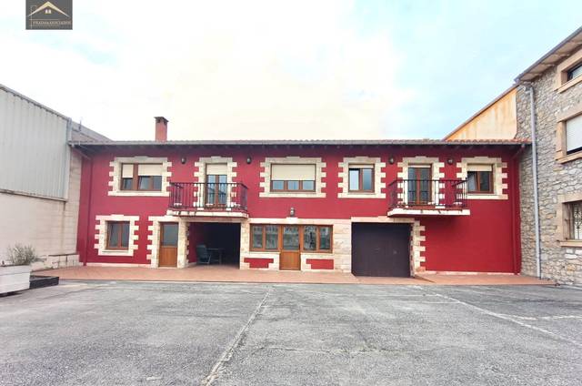 Casa adosada en Venta en Cuchía