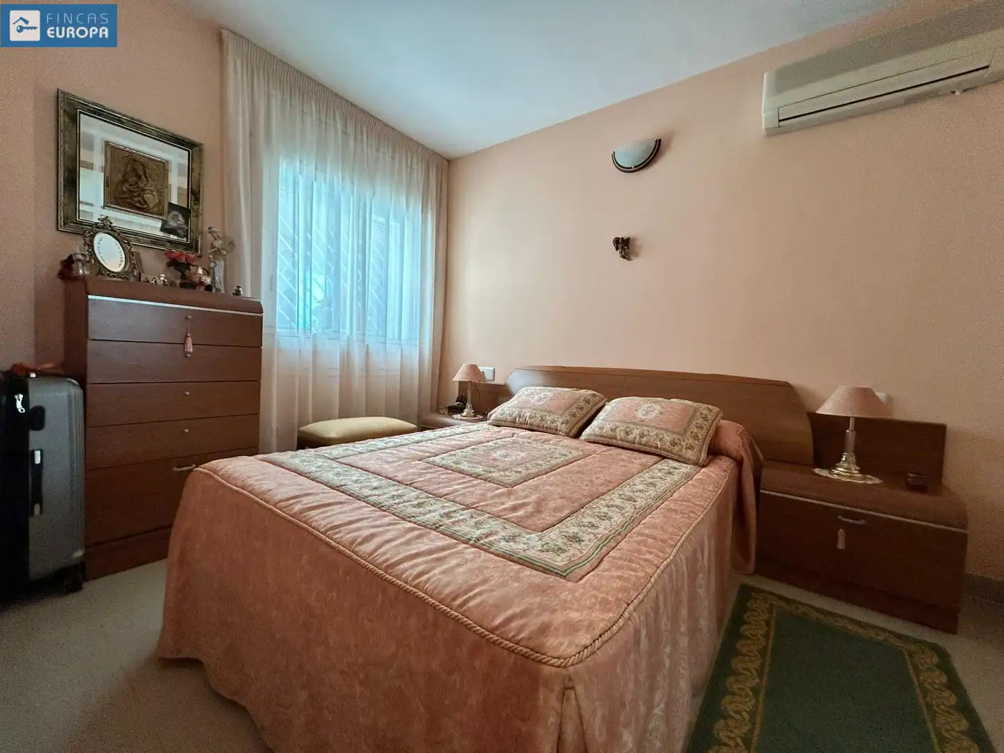 Schlafzimmer von Dachboden zum Verkauf in Salou mit Klimaanlage, Privatgarten und Terrasse