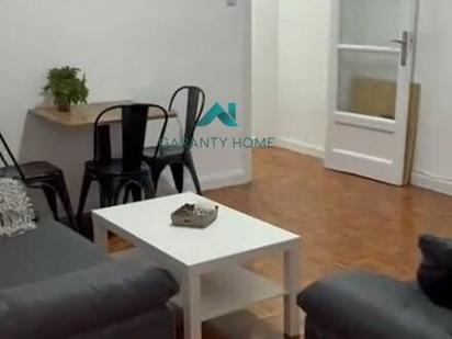 Sala d'estar de Pis de lloguer en  Madrid Capital amb Balcó