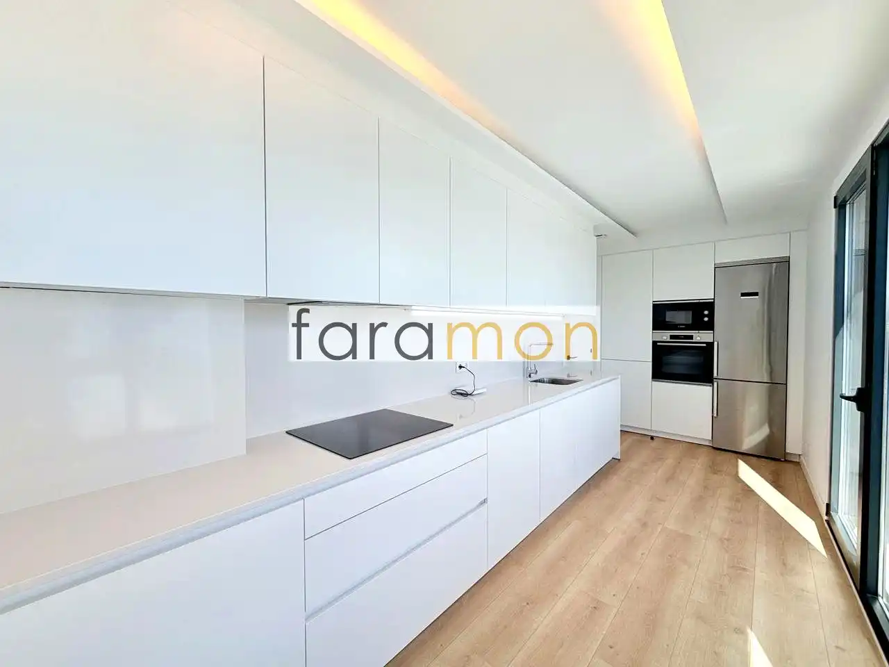 Küche von Wohnung zum Verkauf in Vigo  mit Heizung, Terrasse und Abstellraum